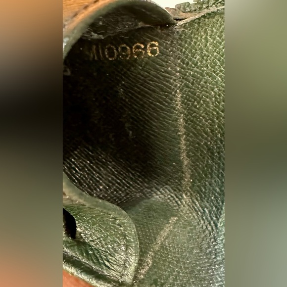 LOUIS VUITTON TAIGA LEATHER BIFOLD WALLET FOREST GREEN - Picture 5 of 7